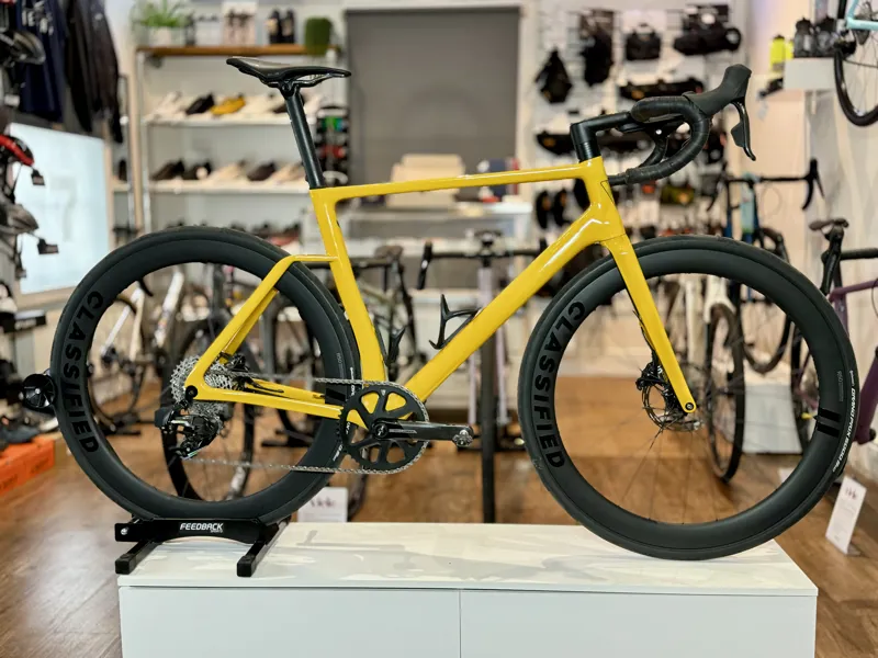 Vielo + Classified R+1 Road Bike SRAM Force 22 Spd eTap - Quarq - Mustard - L