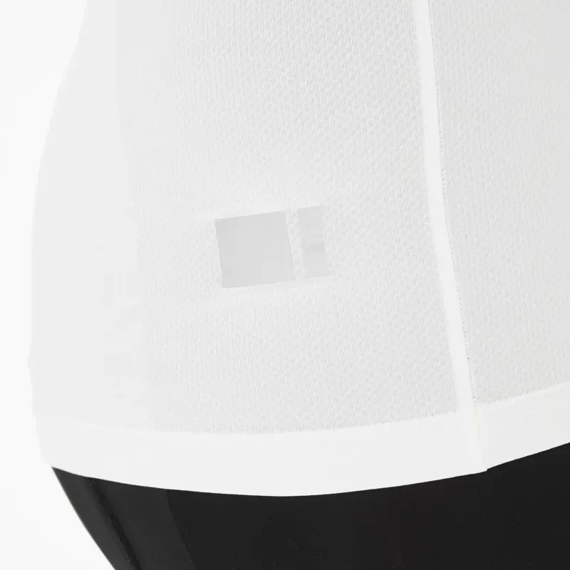 Madison Flux Isoler Mesh Sleeveless Baselayer in white-3