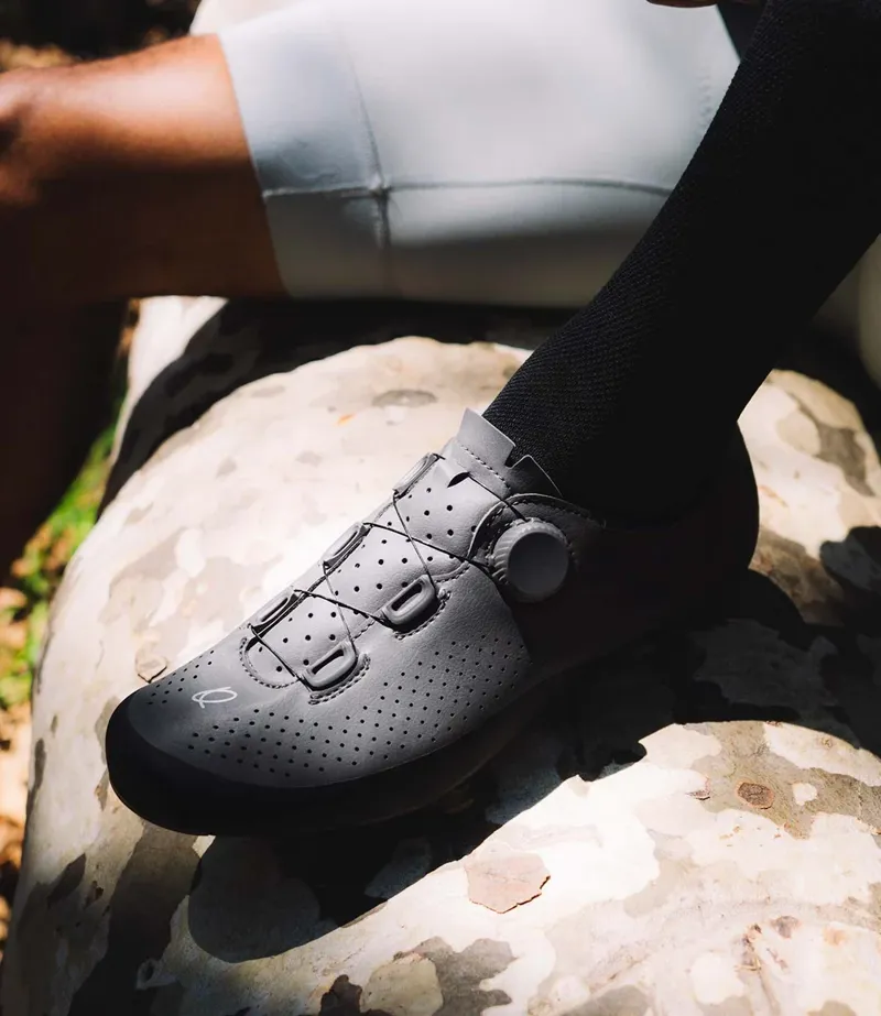 Motion Road Shoe in Graphite-2